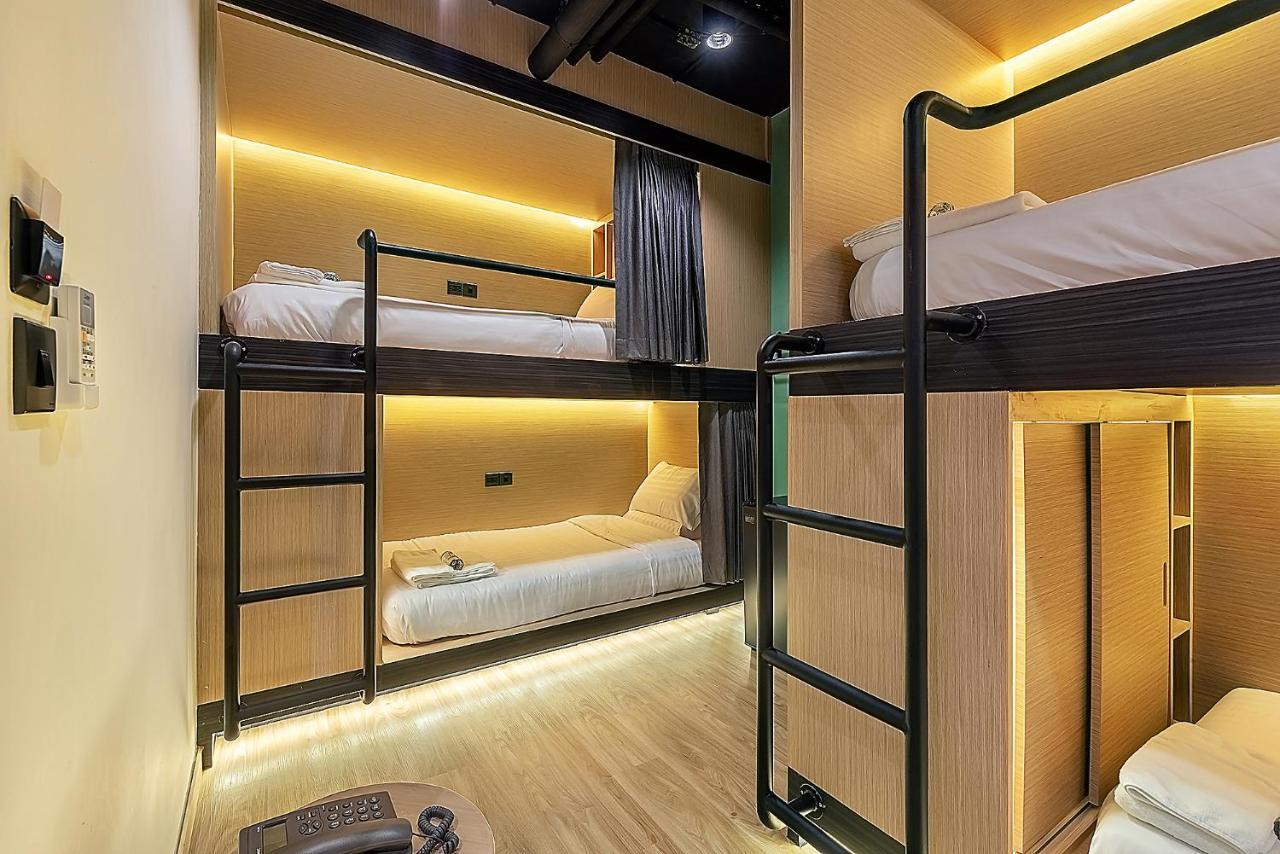 Phra Nakhon Poshtel Vandrarhem Bangkok Exteriör bild