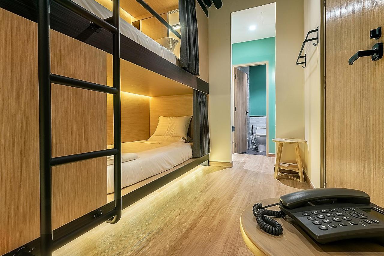Phra Nakhon Poshtel Vandrarhem Bangkok Exteriör bild